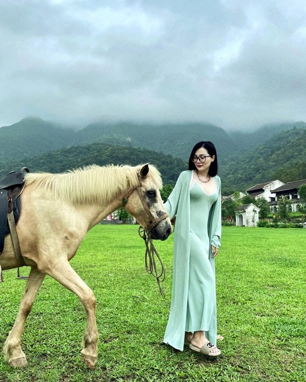 Em gái hoàng tử quang vinh xinh đẹp sành điệu có gu ăn mặc khác hẳn anh trai - 9