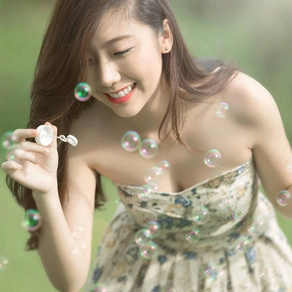 Em gái trấn thành thích diện đồ đen dùng hàng hiệu tinh tế không kém anh trai - 11