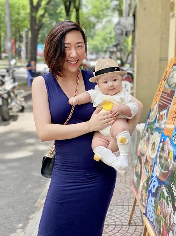 Em gái trấn thành thích diện đồ đen dùng hàng hiệu tinh tế không kém anh trai - 13