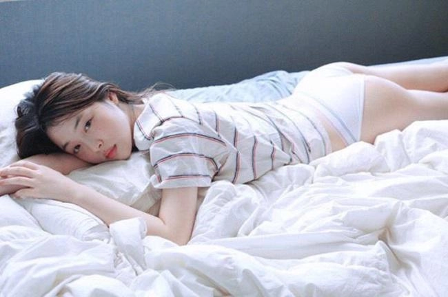 gái hư xứ hàn mặc mốt no bra người ném đá kẻ bênh chằm chặp - 5