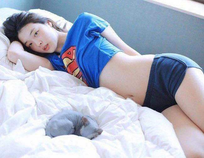 gái hư xứ hàn mặc mốt no bra người ném đá kẻ bênh chằm chặp - 8