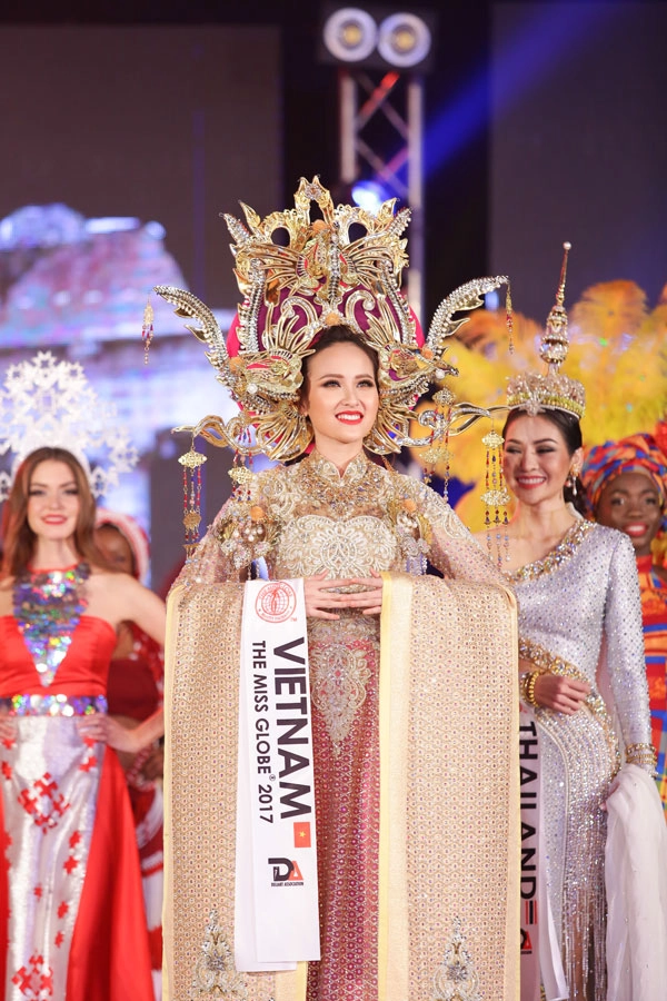 Hành trình lột xác phong cách từ á quân the face đến miss globe 2017 của khánh ngân - 9