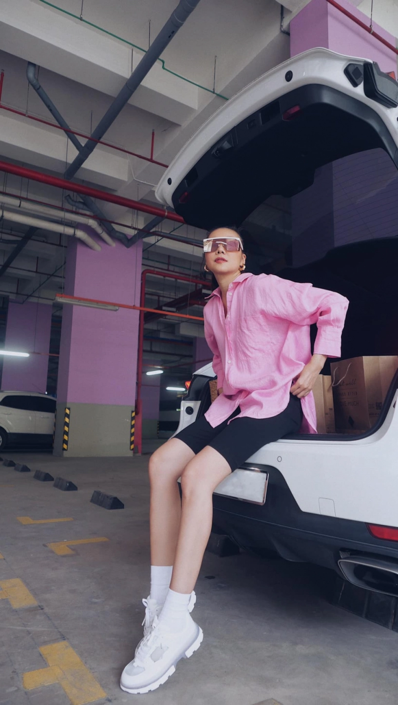 Hết thời váy áo lộng lẫy chị em vbiz phối đủ kiểu đồ tập ở nhà một công đôi chuyện - 4
