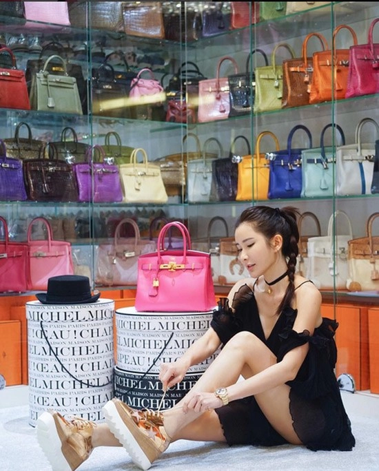 Hết xếp túi hermes chất đầy dinh thự cựu tiếp viên phủi tay sắm luôn rương trang điểm 4 tỷ - 16