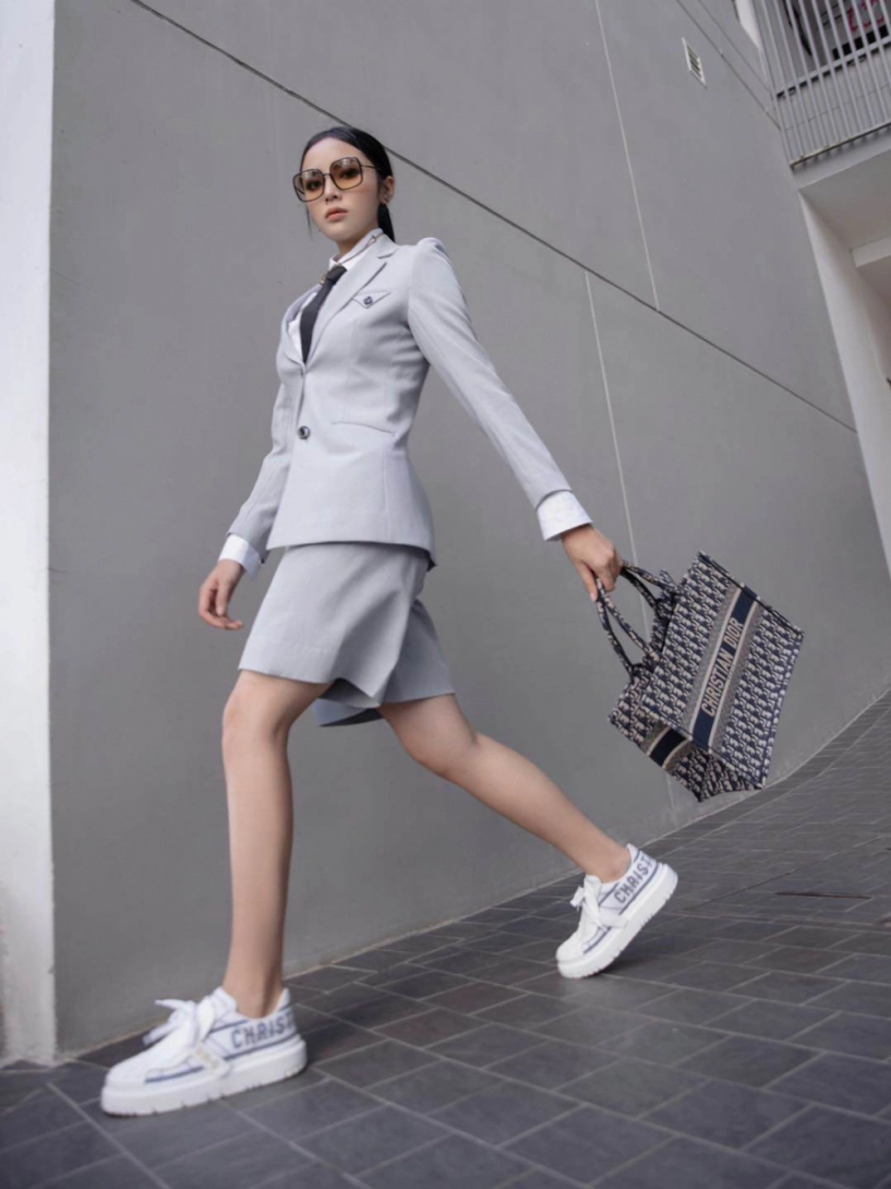 Hiếm hoi đụng hàng mẹ bỉm đông nhi kỳ duyên còn tự bóc giá luôn nguyên bst nửa tỷ - 18