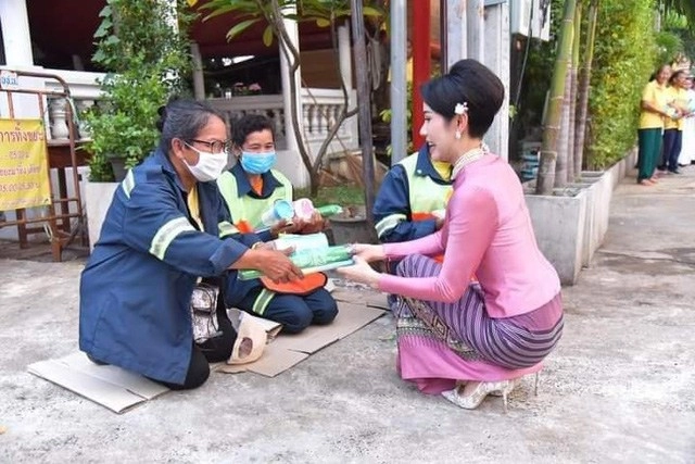 Hoàng quý phi thái lan phục chức so kè nhan sắc một chín một mười với hoàng hậu - 2