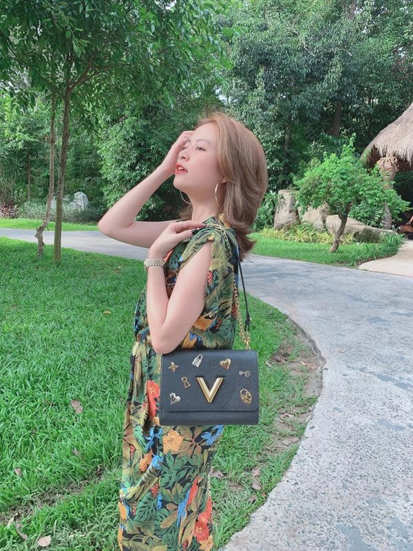 Hoàng thùy linh khoe móng tay nhọn hoắt nhưng đồng hồ tiền tỷ mới là điểm nhấn - 18