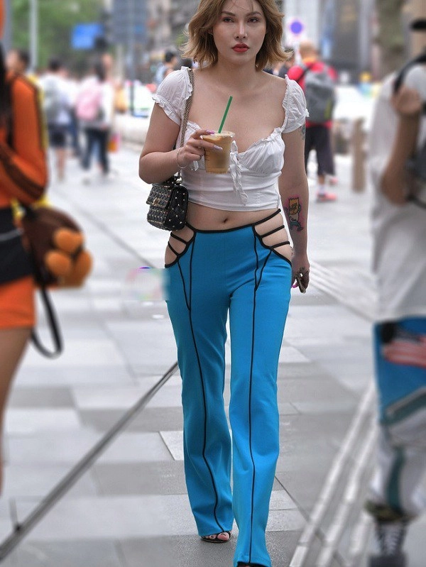 Hội gái xinh đua nhau diện mốt quần đục lỗ sành điệu độc lạ nhưng dễ thành thảm hoạ - 4