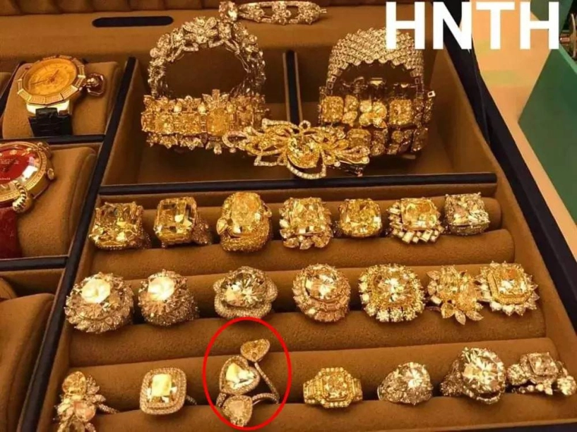 Hội vợ đại gia khoe của vy oanh đeo nhẫn 22 tỷ bà phương hằng xứng danh trùm cuối - 11