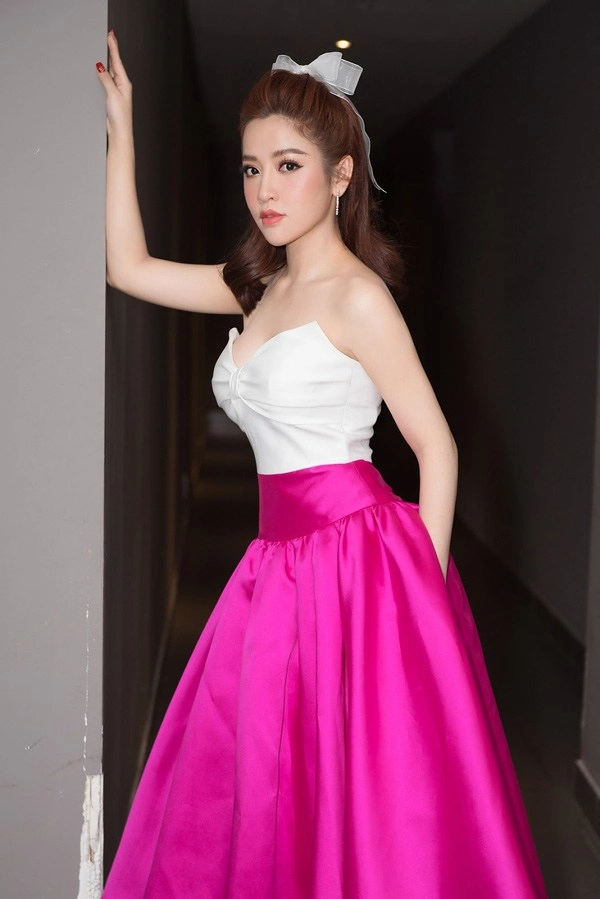 Hương giang chính là nàng hậu sở hữu chiếc váy đụng hàng nhiều nhất vbiz - 22