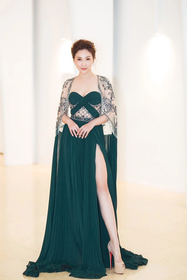 Hương giang chính là nàng hậu sở hữu chiếc váy đụng hàng nhiều nhất vbiz - 23
