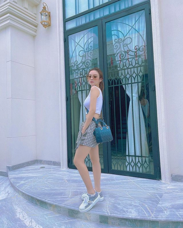 Huyền baby càng ngày ăn diện càng giống style nhức mắt của hotgirl bán hàng online - 7
