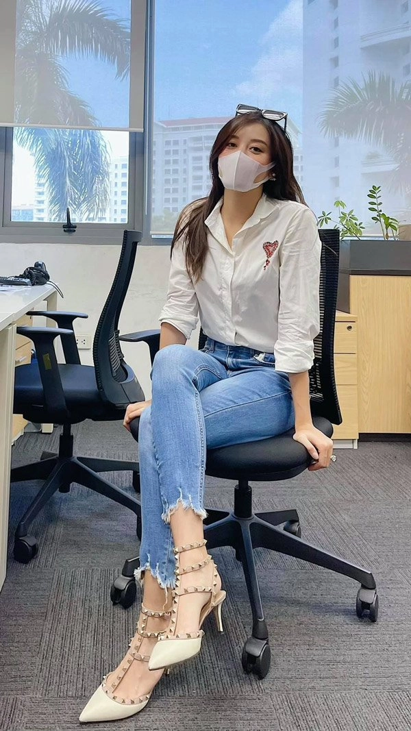 Khi á hậu lên đồ đi làm văn phòng có khác gì so với các nàng - 1