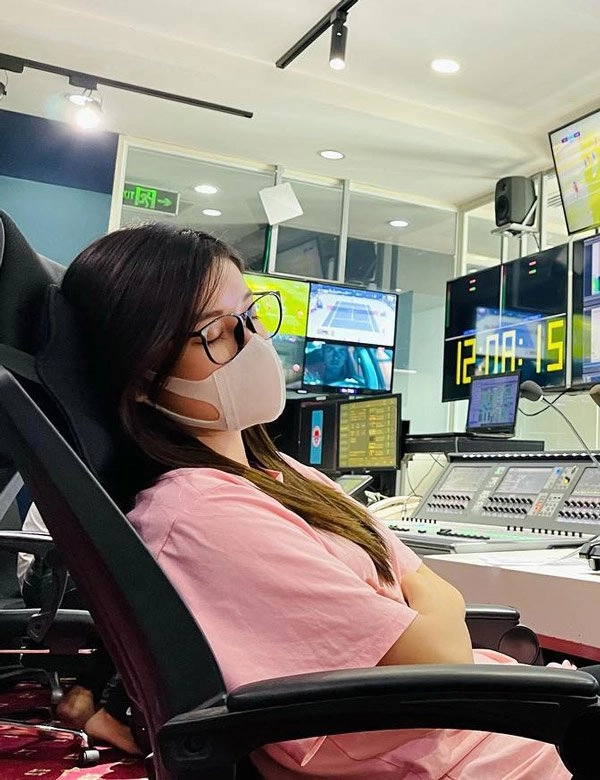 Khi á hậu lên đồ đi làm văn phòng có khác gì so với các nàng - 7