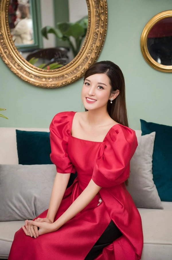 Khi á hậu lên đồ đi làm văn phòng có khác gì so với các nàng - 14
