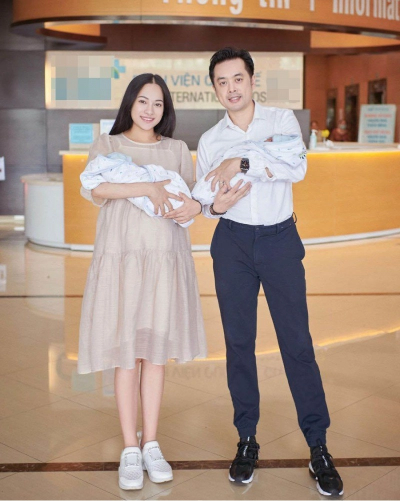 Khi các bà mẹ vbiz xuất viện sau sinh hà hồ sành điệu vẫn chưa màu mè bằng vy oanh - 3