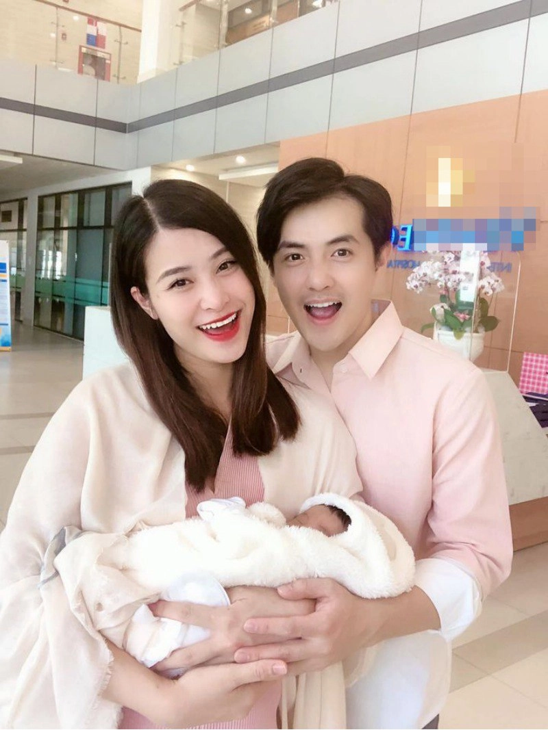 Khi các bà mẹ vbiz xuất viện sau sinh hà hồ sành điệu vẫn chưa màu mè bằng vy oanh - 5