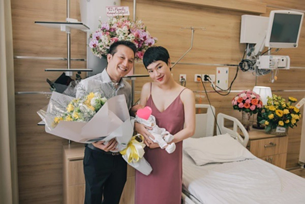 Khi các bà mẹ vbiz xuất viện sau sinh hà hồ sành điệu vẫn chưa màu mè bằng vy oanh - 10