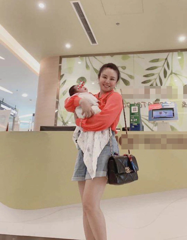 Khi các bà mẹ vbiz xuất viện sau sinh hà hồ sành điệu vẫn chưa màu mè bằng vy oanh - 12