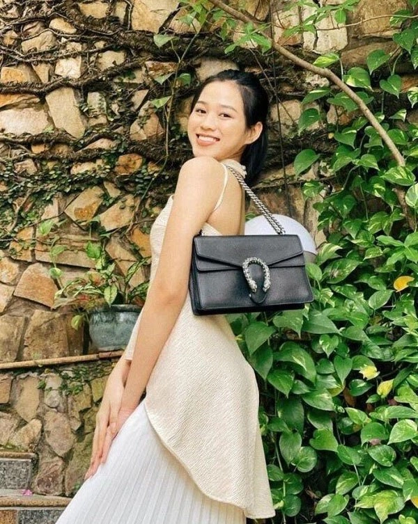 Khi các nàng hậu việt sẩy chân vì hàng hiệu diện đồ rõ đắt mà vẫn bị chê xấu - 1
