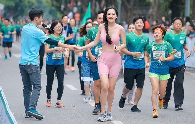 Khi hoa hậu chạy marathon tiểu vy suýt lộ vòng 3 mai phương thuý bị gọi tên nhiều nhất - 6