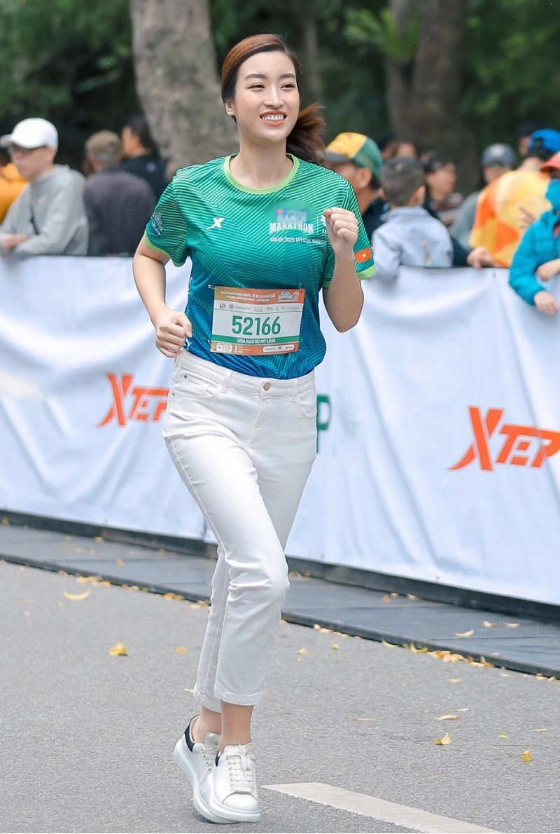 Khi hoa hậu chạy marathon tiểu vy suýt lộ vòng 3 mai phương thuý bị gọi tên nhiều nhất - 11