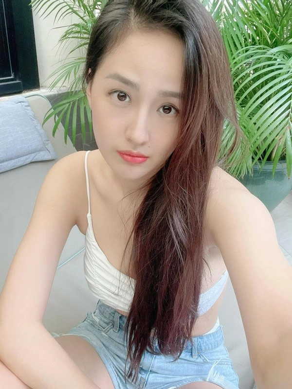 Không còn váy áo lộng lẫy thời điểm này các nàng hậu ghi điểm khi cùng diện 1 trang phục - 2
