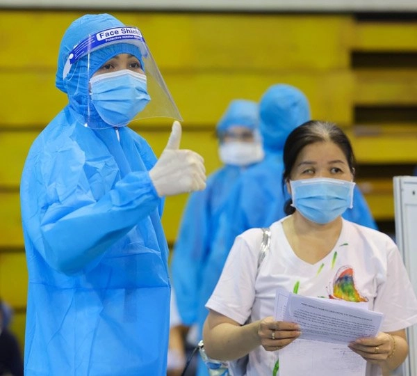 Không còn váy áo lộng lẫy thời điểm này các nàng hậu ghi điểm khi cùng diện 1 trang phục - 11