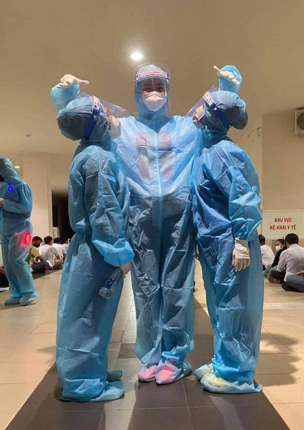 Không còn váy áo lộng lẫy thời điểm này các nàng hậu ghi điểm khi cùng diện 1 trang phục - 17