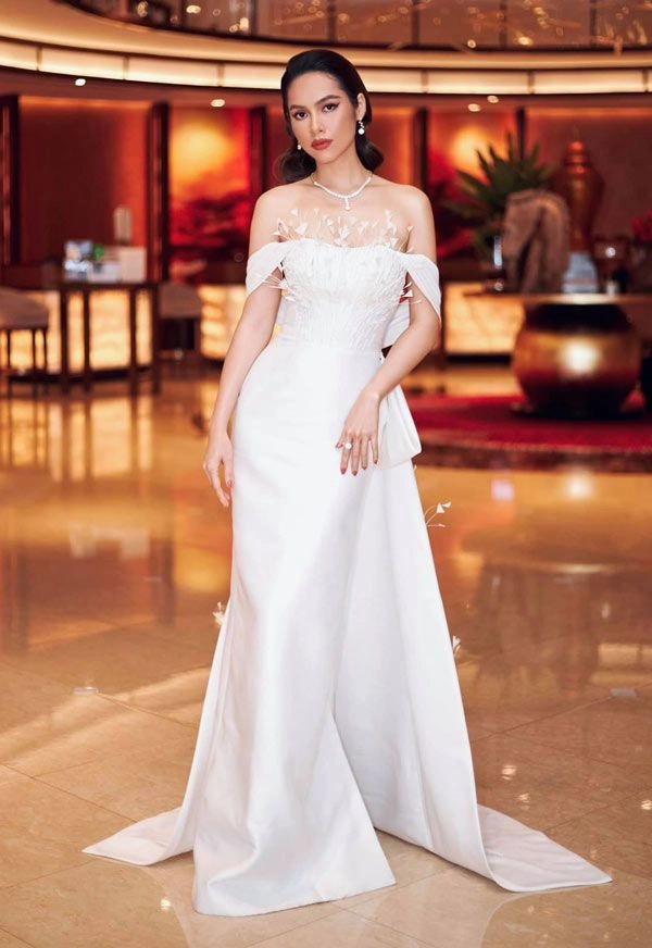 Không còn váy áo lộng lẫy thời điểm này các nàng hậu ghi điểm khi cùng diện 1 trang phục - 24