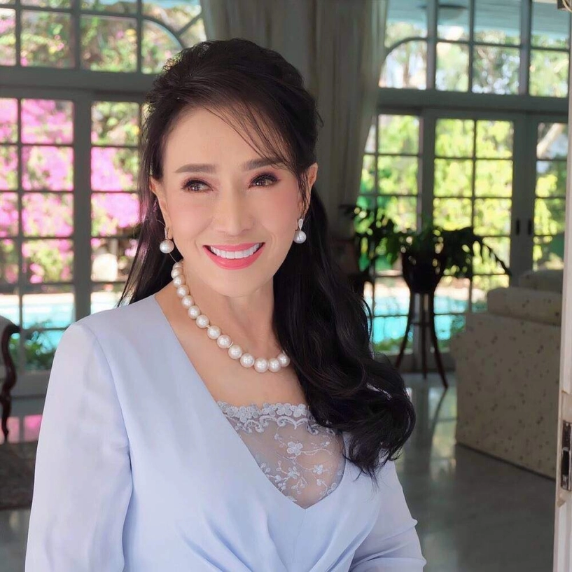 Kinh ngạc vẻ đẹp không tuổi sau 56 năm đăng quang của miss universe thái lan - 10