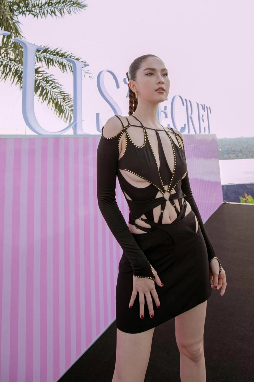 Lạ đời style thời trang rách rưới lên ngôi vải ép sát từng đường cong cơ thể - 3