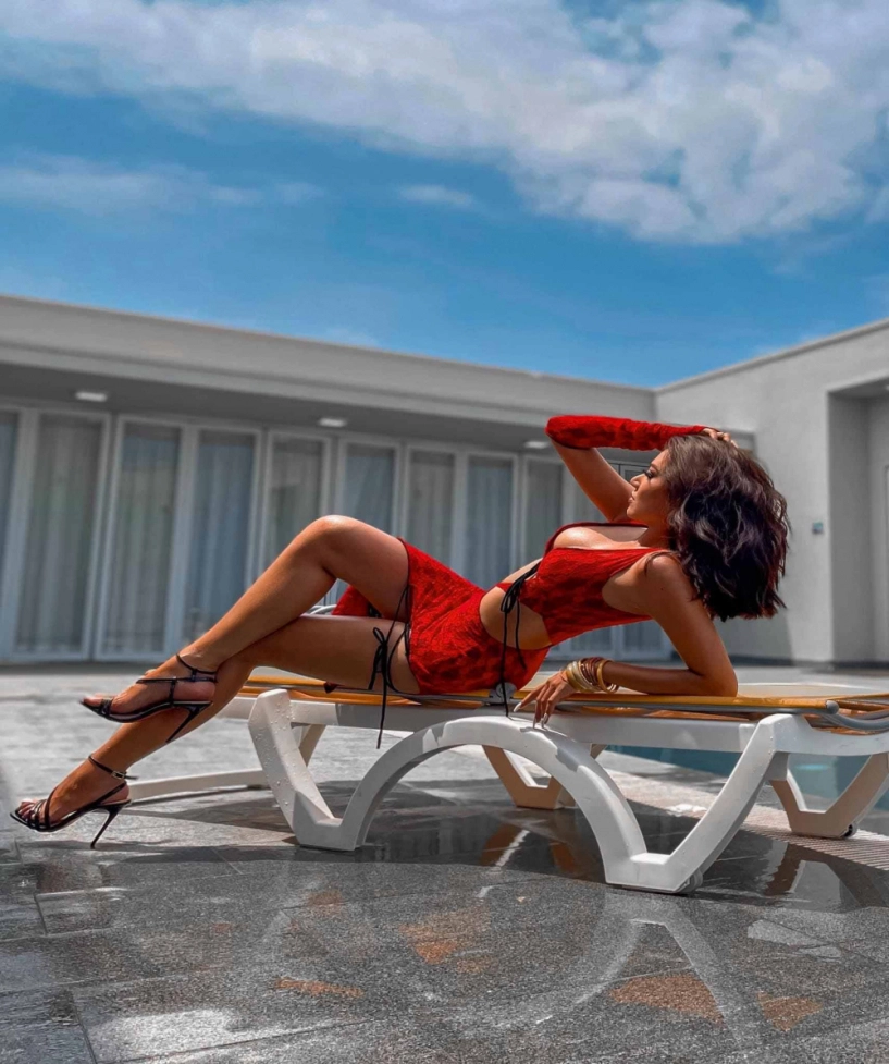 Lạ đời style thời trang rách rưới lên ngôi vải ép sát từng đường cong cơ thể - 23