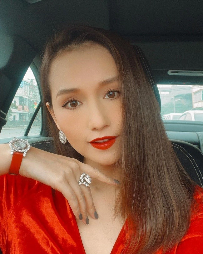 Mẹ ruột lã thanh huyền lên đồ đi mua đất con gái xách túi hermes cũng thua xa - 7