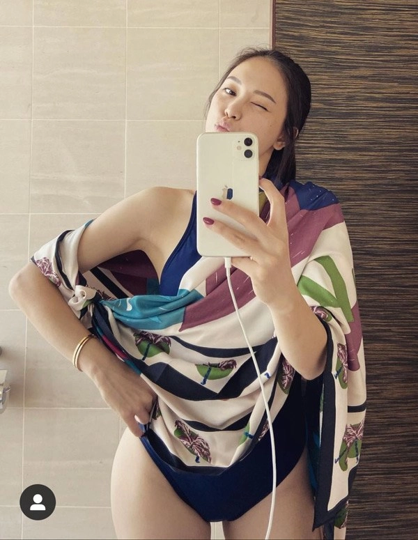Làm bạn gái thiếu gia linh rin sang chảnh tết tóc bằng chiếc khăn hàng hiệu - 8