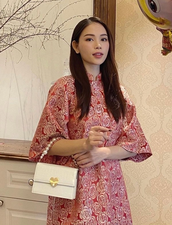 Làm bạn gái thiếu gia linh rin sang chảnh tết tóc bằng chiếc khăn hàng hiệu - 13