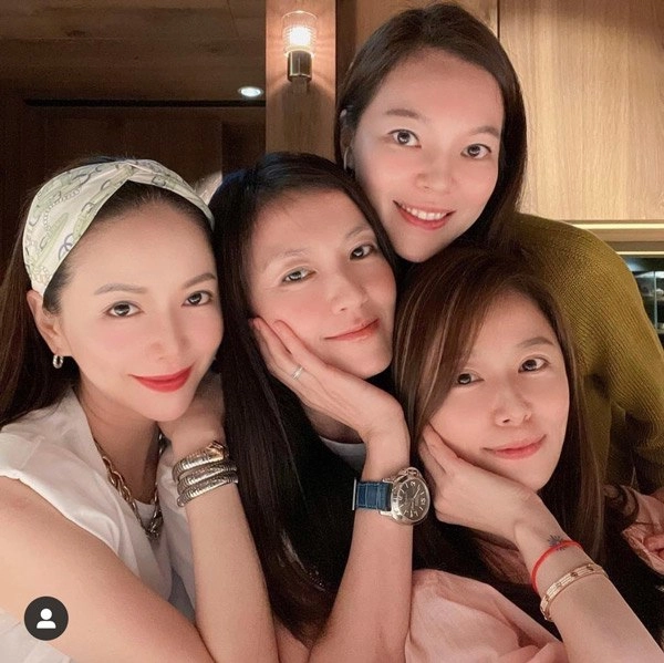Lâm tâm như gặp hội bạn thân diện chiếc vòng nhìn thì đơn giản nhưng giá hơn 1 tỉ - 2