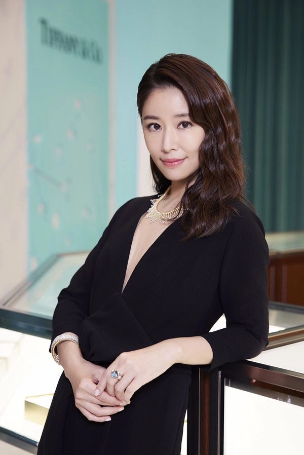Lâm tâm như gặp hội bạn thân diện chiếc vòng nhìn thì đơn giản nhưng giá hơn 1 tỉ - 10