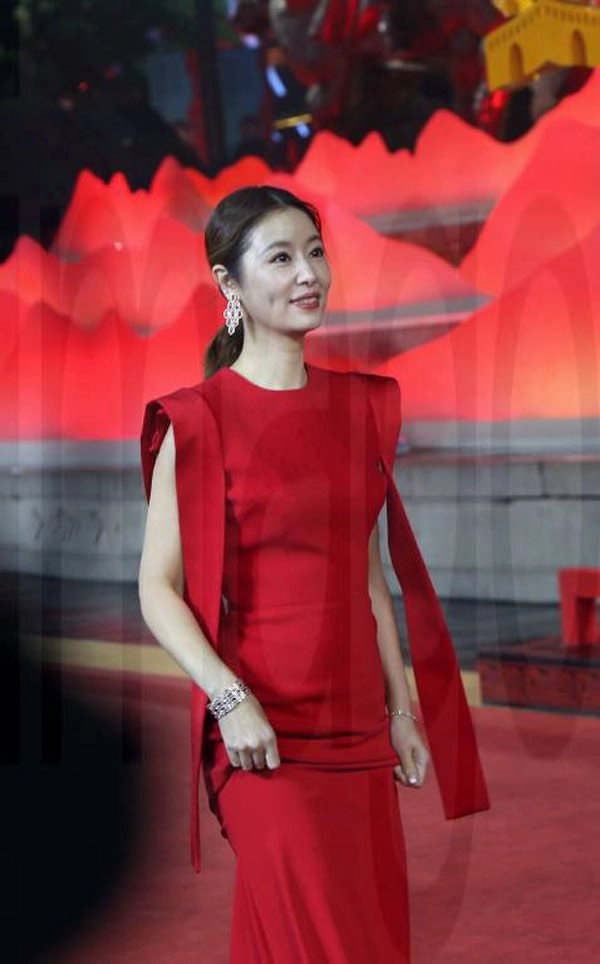 Lâm tâm như gặp hội bạn thân diện chiếc vòng nhìn thì đơn giản nhưng giá hơn 1 tỉ - 12
