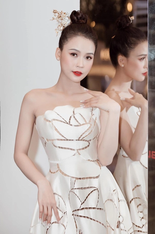 Lâu lâu mới diện bikini nữ diễn viên bị chê ăn mặc bất lịch sự - 9
