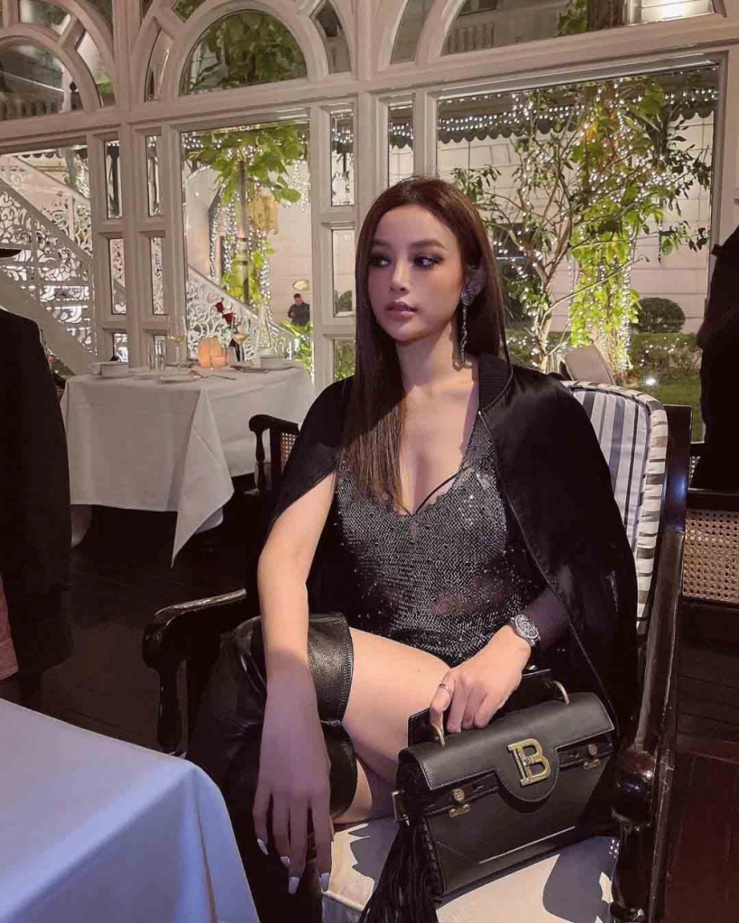 Lấy chồng và rút khỏi showbiz hotgirl hà thành vẫn được chú ý với loạt đồ hiệu sang chảnh - 1