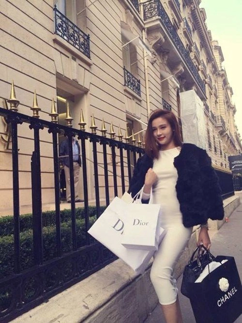 Lấy chồng và rút khỏi showbiz hotgirl hà thành vẫn được chú ý với loạt đồ hiệu sang chảnh - 6