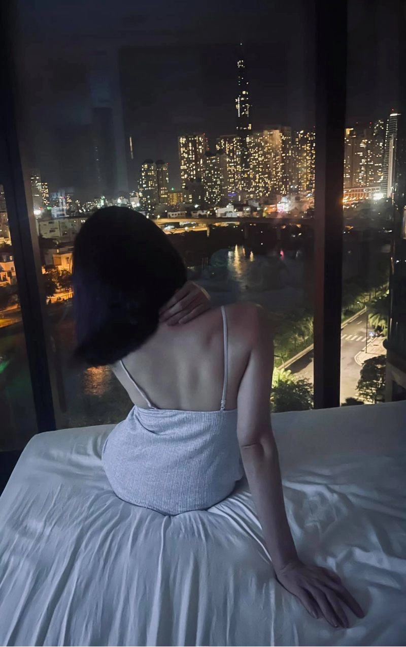 Lệ quyên diện đồ ngủ e ấp như thiếu nữ nhưng có gì đó sai sai mà phải xoá - 8