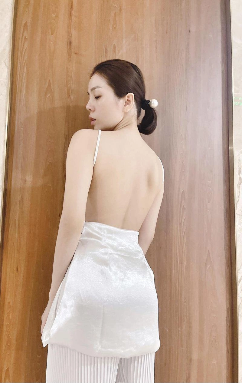 Lệ quyên diện đồ ngủ e ấp như thiếu nữ nhưng có gì đó sai sai mà phải xoá - 9