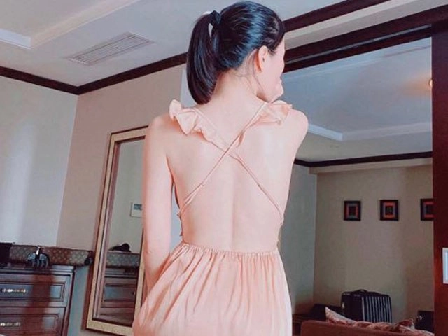 Lệ quyên diện đồ ngủ e ấp như thiếu nữ nhưng có gì đó sai sai mà phải xoá - 12