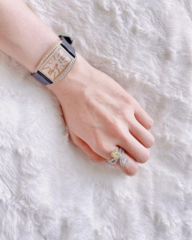 Lệ quyên khoe chiếc tủ đồng hồ nhỏ nhắn nhưng ai nấy đều choáng ngợp bởi sự giàu sang - 14
