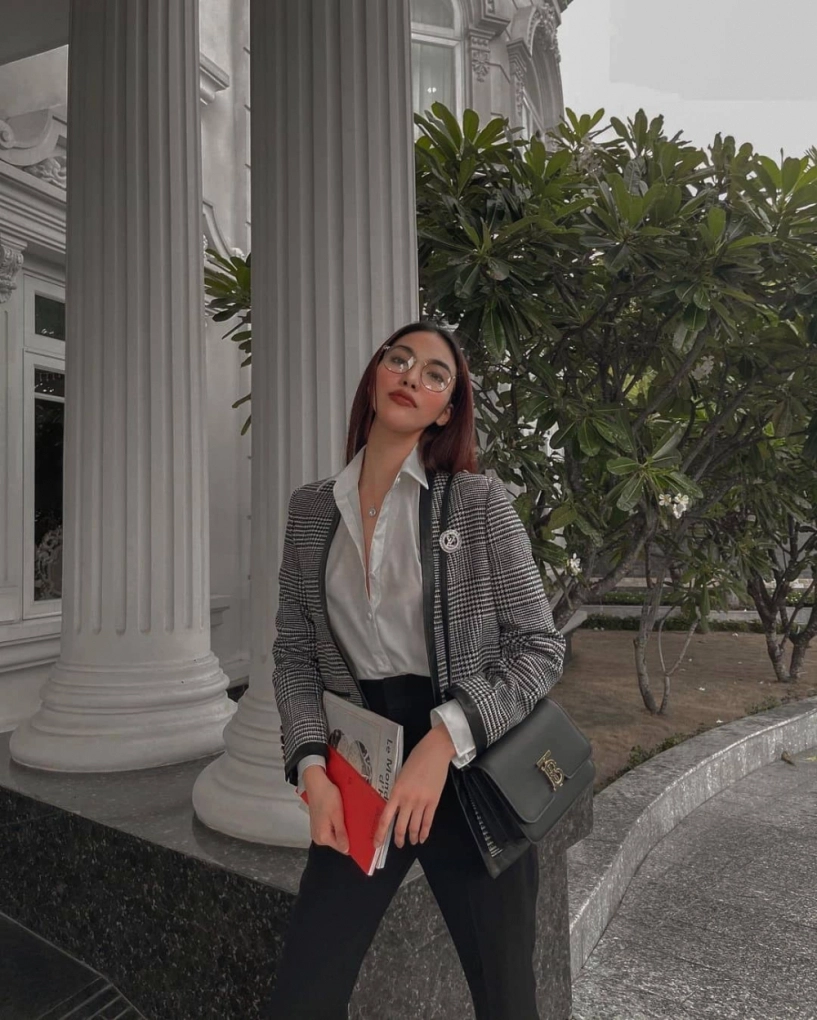 lên đồ đơn giản vừa đi làm vừa đi chơi mẹ bỉm lan khuê dát cả mớ hàng hiệu - 1