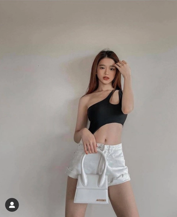 Linh ka diện áo tắm ra đường mà vẫn chẳng ai biết vì phối đồ cao tay - 1