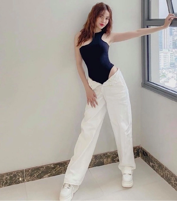 Linh ka diện áo tắm ra đường mà vẫn chẳng ai biết vì phối đồ cao tay - 15