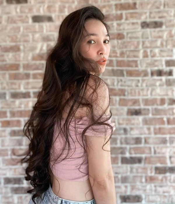 Lộ chiếc quần ren lưới bên trong hiền thục vẫn được khen hết lời - 1